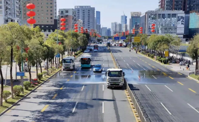 虎虎生威迎新春丨星空电竞环境环卫作业扮靓城市佳节新容颜